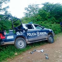 Matan a cinco policías y dos empleados de Bansefi en asalto a camioneta de Prospera en Guerrero