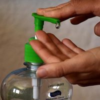 "Coronavirus": piden alcohol en gel y barbijos gratuitos
