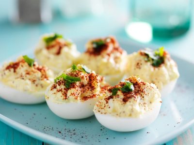 Sustituí la mayonesa por hummus en tus huevos rellenos y descubrí el cambio con esta rica receta