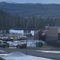 Tiroteos en escuela y vivienda en Canadá dejan 10 muertos, incluida la tiradora
