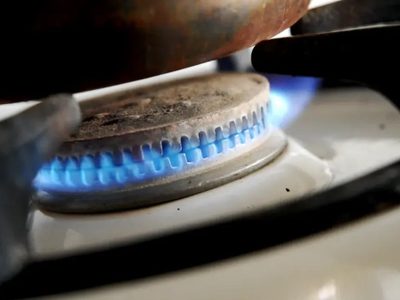 El Gobierno anticipa aumentos de tarifas y no descarta cortes de luz y gas en invierno