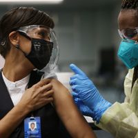 Estados Unidos dará dosis de refuerzo de la vacuna contra el coronavirus a todos sus ciudadanos