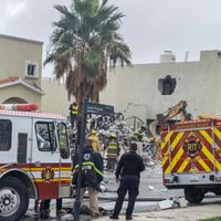 Dos policías mueren en explosión de una vivienda en Saltillo; dos más están bajo los escombros