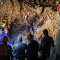Recuperan el segundo cuerpo tras derrumbe en mina de Teacalco, Morelos