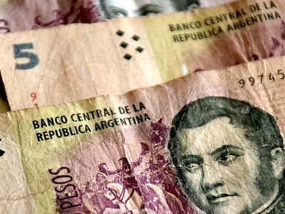 Aún hay tiempo para sacárselos de encima: extendieron el plazo para cambiar los billetes de cinco