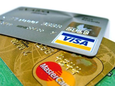 Peligro financiero: la morosidad se triplicó y las familias caen en la "trampa" de la tarjeta