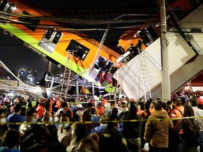 Terrible tragedia en México: más de 20 muertos al derrumbarse un puente del metro