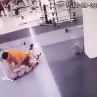 Primo del gobernador de Campeche golpea brutalmente a funcionario estatal (Video)