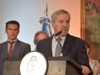 Cierran Cancillería por tres casos de coronavirus: Felipe Solá estaría fuera de peligro
