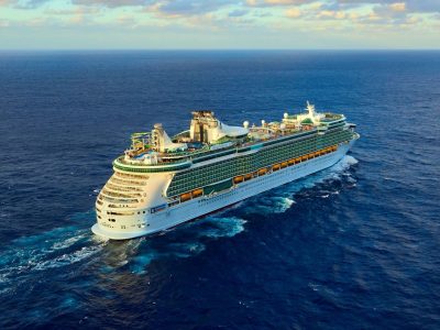Autoridades en Quintana Roo aceleran permisos con vicios legales para Royal Caribbean