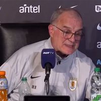 Marcelo Bielsa descartó su renuncia como de la selección uruguaya