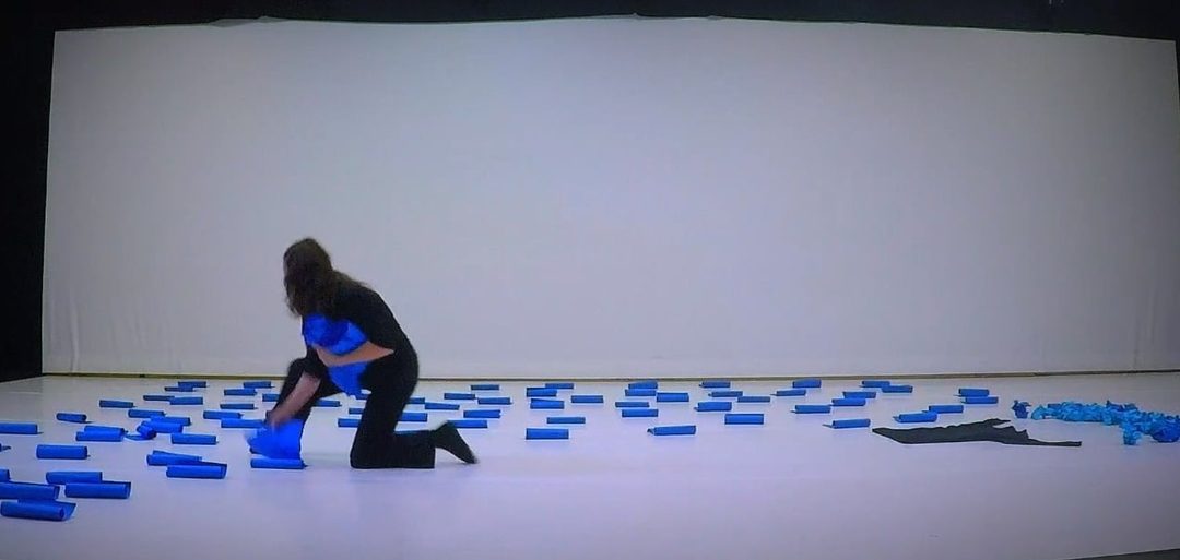 La cabeza en azul