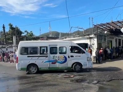 Por violencia de la delincuencia contra choferes en Taxco, suspenden transporte y clases