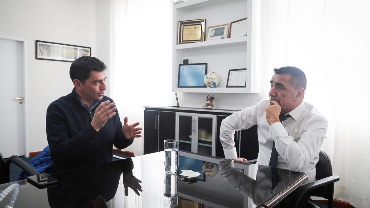 El vicegobernador visitó Cutral Co, donde mantuvo reuniones para impulsar una reforma judicial. Fuente: (Twitter) .