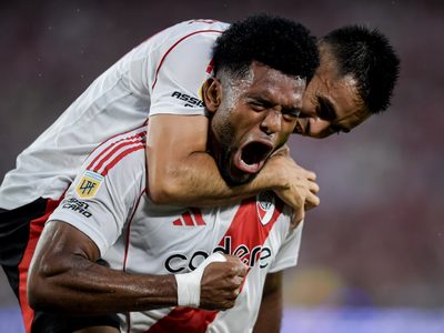 Mete presión por el título: River volvió a ganar y de a poco se acerca a la cima del torneo