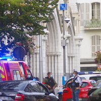 Un hombre mata con cuchillo a tres personas en Francia y resulta herido al ser detenido