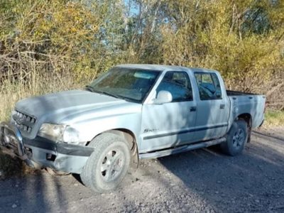 Armados y en una camioneta robada en Neuquén, asaltaron a dos personas y se llevaron $10 millones