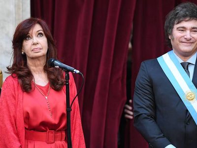 "Te estas cayendo a pedazos": el mensaje de Cristina Kirchner a Javier Milei por su entrevista con Jonatan Viale