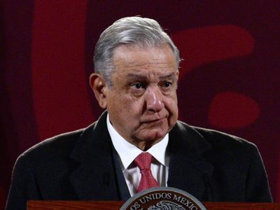 AMLO advierte que defenderá su movimiento ante sus opositores