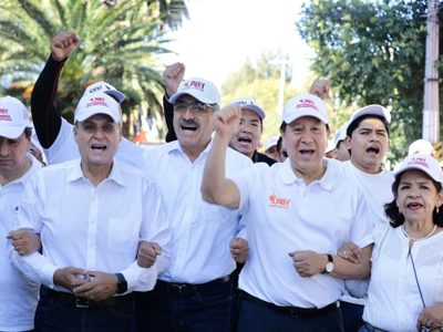 El brazalete lo llevo "en la historia": Sosa Castelán reaparece en marcha por autonomía de la UAEH