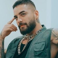 ¡Presumido! Maluma se quita la remera en sus vacaciones para enseñar todas sus riquezas
