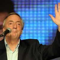 Borraron el retrato de Néstor Kirchner en la Plaza de Mayo