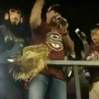 Multan con 100 mil pesos a mánager de los Tomateros por señas obscenas en festejo de campeonato (Video)