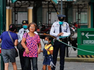 Medidas drásticas: un presidente ordenó a la policía eliminar a quienes no cumplan con la cuarentena