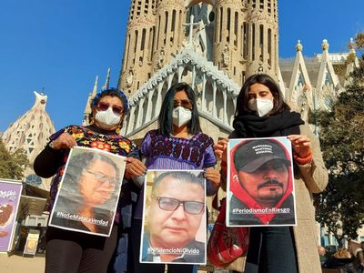 Protestan en España por el asesinato de los periodistas mexicanos