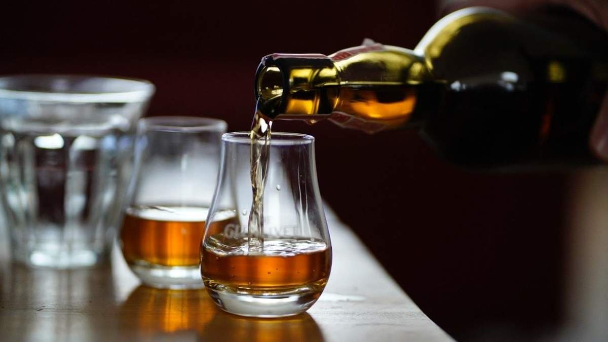 Whisky nacido por Inteligencia Artificial. Fuente: (Facebook)