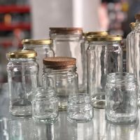 No tires el frasco de vidrio que te sobra en la cocina: transformalo en esto tan coqueto y útil para tener en casa