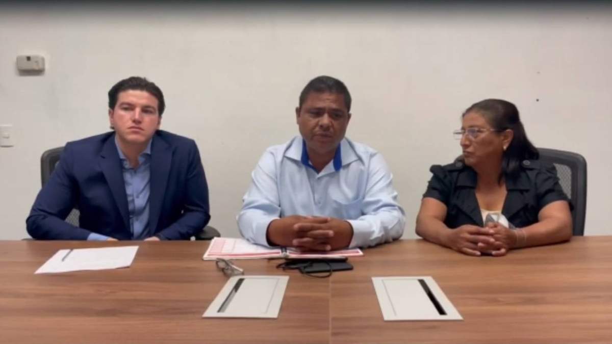 El gobernador Samuel García con los padres de Debanhi Susana