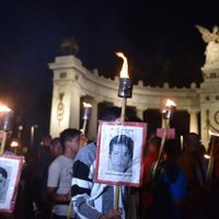 Ayotzinapa: marchan con antorchas del Hemiciclo al Zócalo