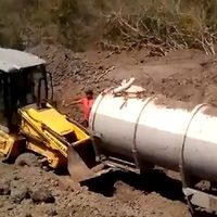 La Marina aseguró dos tanques cisterna enterrados con huachicol en Veracruz (video)