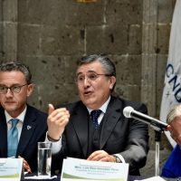 Ombudsman nacional pide a AMLO mostrar congruencia con su convicción democrática