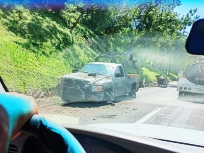 Vuelca vehículo militar durante persecución de hombres armados en Chiapas