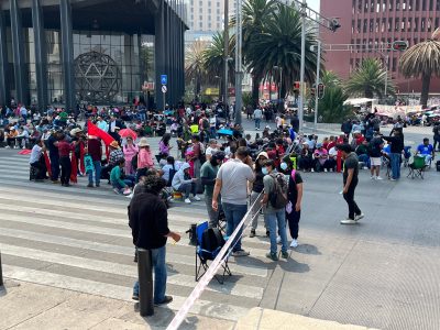 CNTE colapsa Reforma y bloquea embajada de EU; estas son las alternativas viales