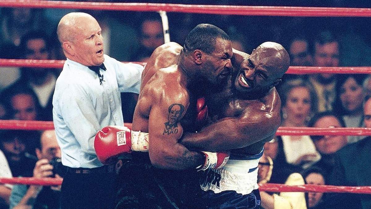 Evander Holyfield vs Mike Tyson. Fuente: (Twitter)