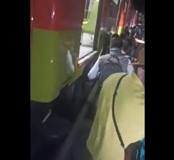 Pasajeros de la Línea 7 desalojados