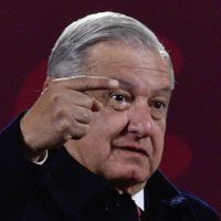 AMLO a Monreal sobre sucesión adelantada: “No debe haber tapadismo”