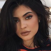 ¡Muy ajustado! Kylie Jenner vuelve a enloquecer a sus fans con un extraño atuendo
