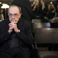 Francia juzga al cardenal Philippe Barbarin por encubrir a cura pederasta