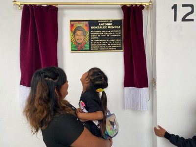 Develan en Chiapas placa en honor a indígena chol desaparecido que fue miembro del EZLN