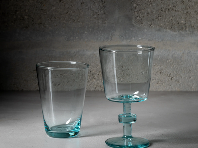Con copas rotas y una tapa de plástico, creá esta deco preciosa y minimalista para tu habitación