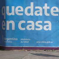 ¡Ya es oficial! Fernández firmó el decreto que extiende la cuarentena hasta finales de abril