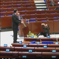 Noroña defiende la reforma judicial en Europa ante un auditorio casi vacío (Video)