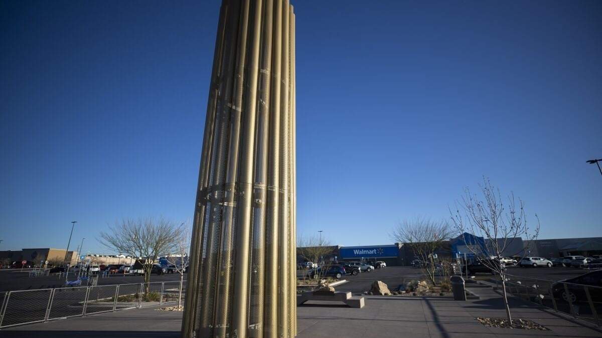 Memorial en forma de vela gigante para las víctimas de la masacre de agosto de 2019 en El Paso, Texas