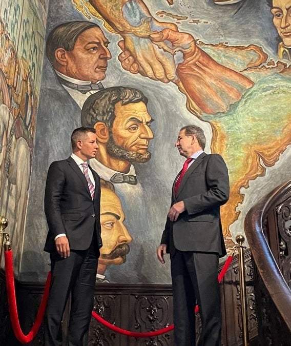 El gobernador y el embajador Esteban Moctezuma al presentar la apuesta turística