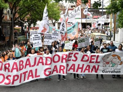 Los trabajadores del Hospital Garrahan comenzaron un paro de 24 horas