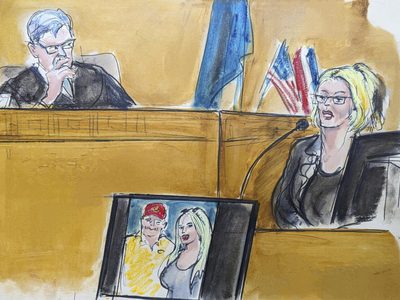 Abogados de Trump interrogan a Stormy Daniels sobre por qué aceptó dinero